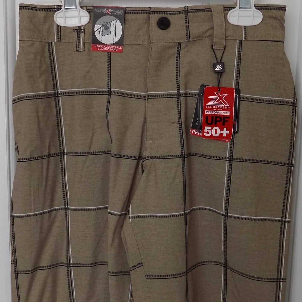 ZERO XPOSUR Magnum Performance Skate SHORTS - SAND